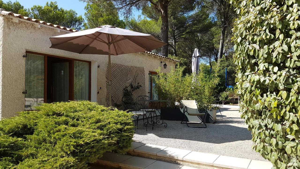 Les Mazets Du Luberon Bed and Breakfast Puget Εξωτερικό φωτογραφία